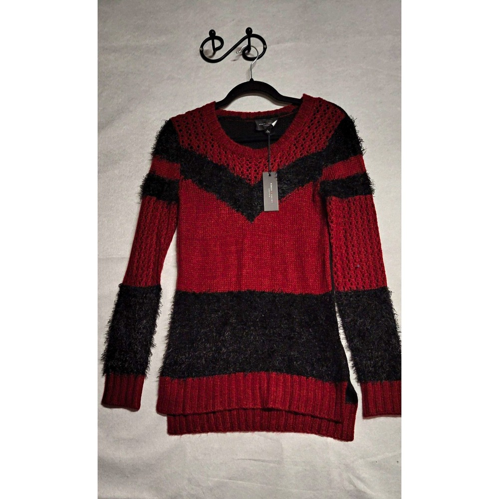 Romeo + Juliet Couture Red/Black Striped Fuzzy V-Neck Knit Pullover Size L